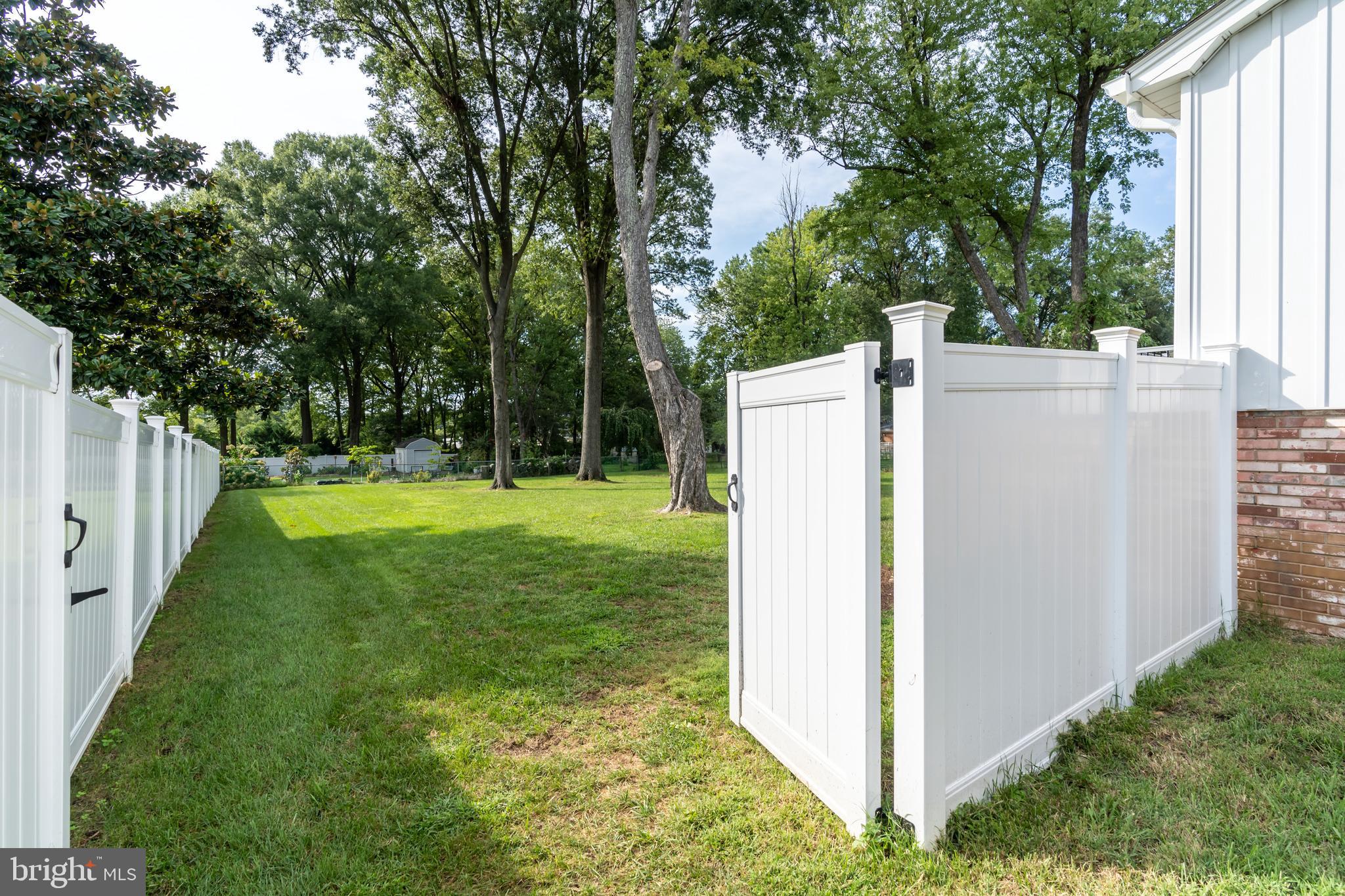 8528 Springman Street Alexandria, VA 22309 - Photo 27 of 29 Vinyl Fence Gate
