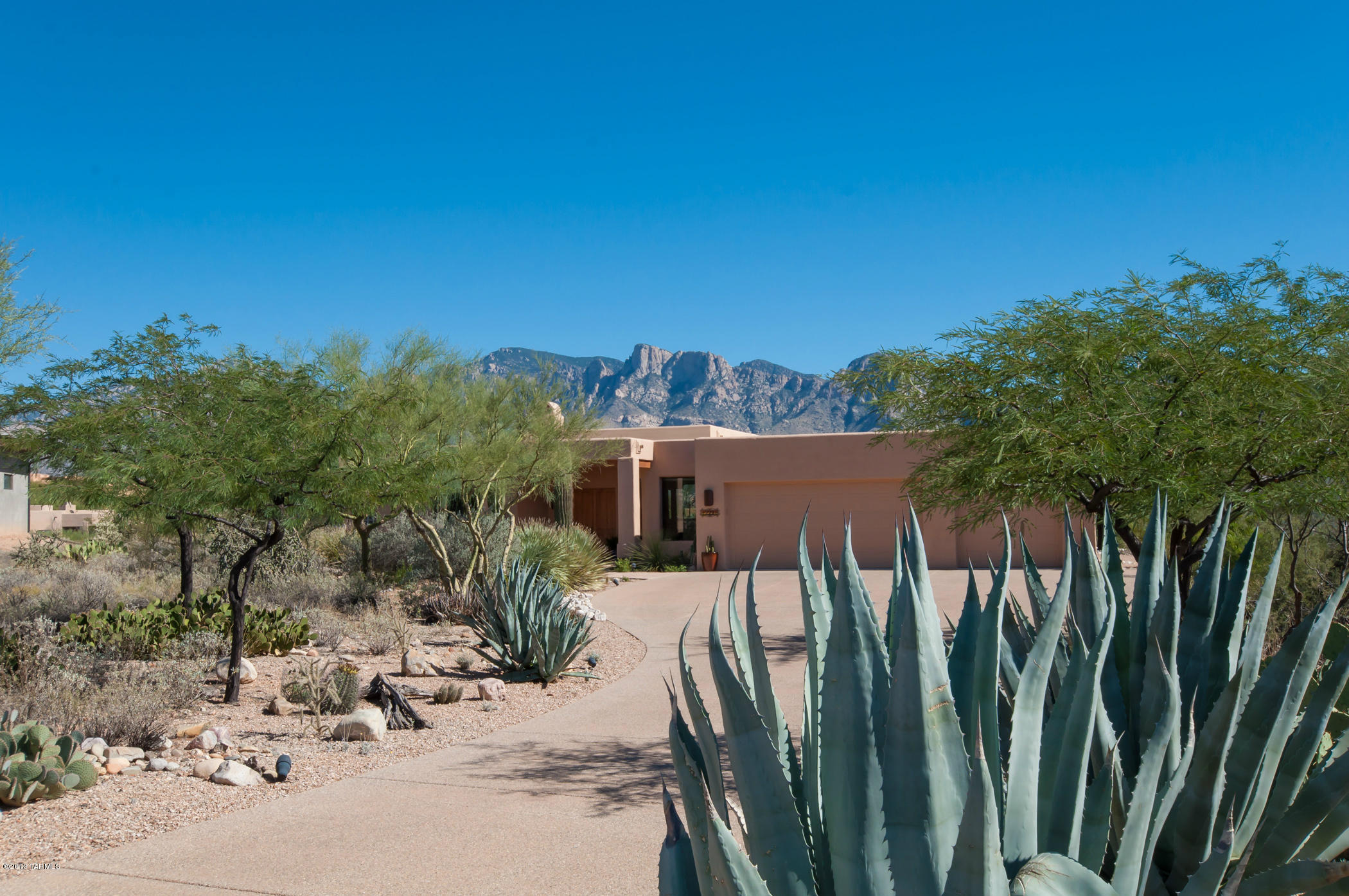12221 Cloud Ridge Drive Oro Valley, AZ 85755 - Photo 4 of 47