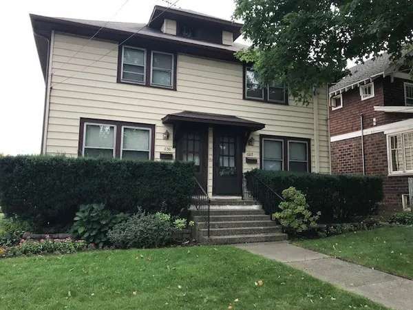$2,750 | 630 North 1st Street, Libertyville, IL 60048