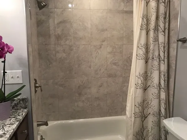 $2,750 | 630 North 1st Street, Libertyville, IL 60048