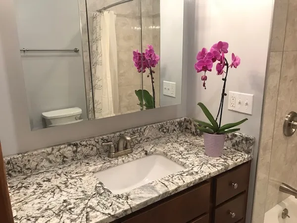 $2,750 | 630 North 1st Street, Libertyville, IL 60048