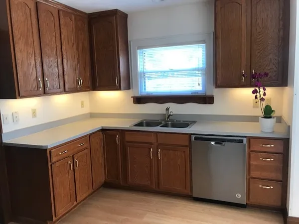 $2,750 | 630 North 1st Street, Libertyville, IL 60048