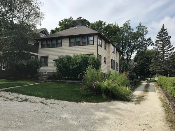 $2,750 | 630 North 1st Street, Libertyville, IL 60048