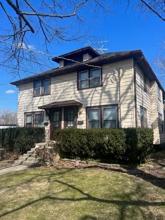 $2,750 | 630 North 1st Street, Libertyville, IL 60048