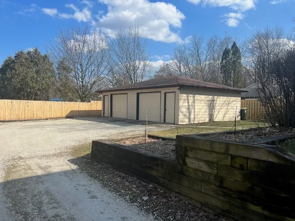 $2,750 | 630 North 1st Street, Libertyville, IL 60048