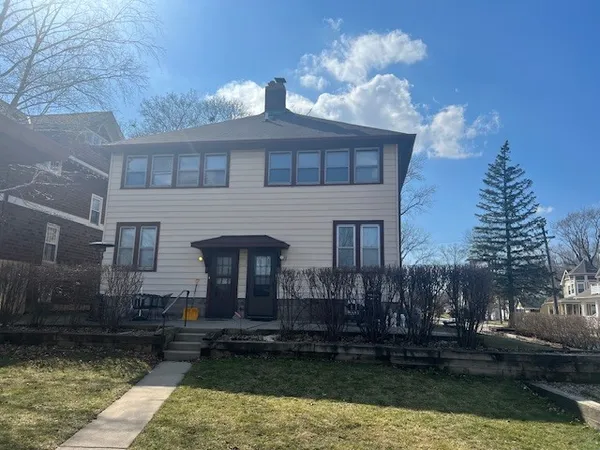 $2,750 | 630 North 1st Street, Libertyville, IL 60048