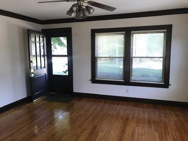 $2,750 | 630 North 1st Street, Libertyville, IL 60048