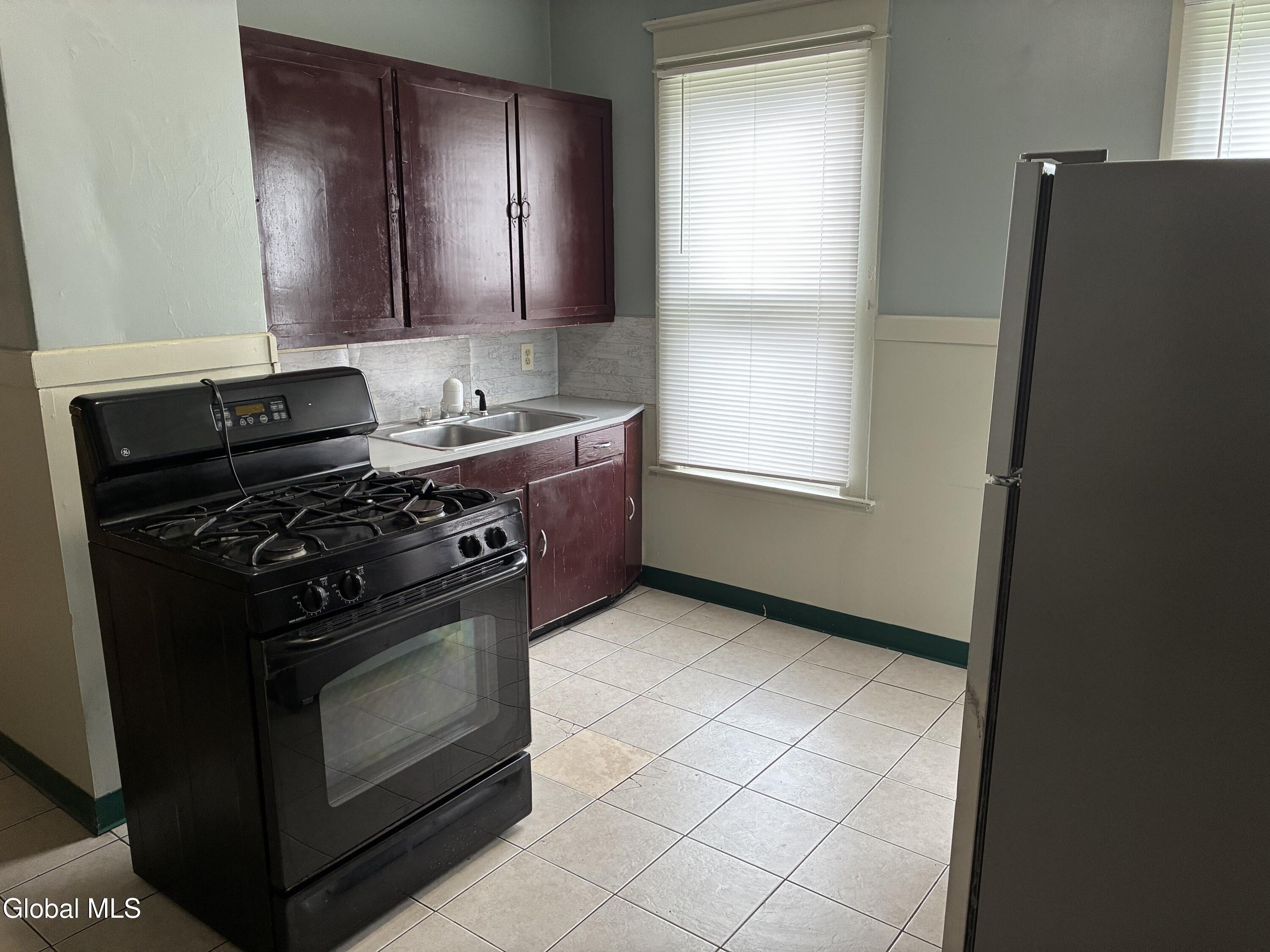987 Main Avenue Schenectady, NY 12303 - Photo 10 of 18 IMG_7633