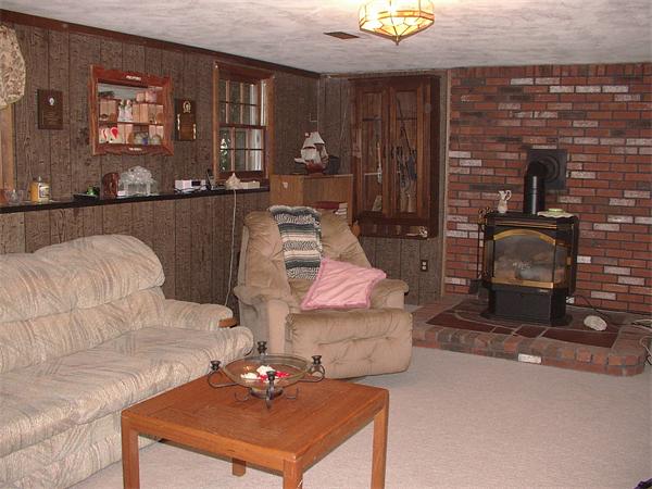26 Harjean Road Billerica, MA 01821 - Photo 24 of 25 a living room with furniture