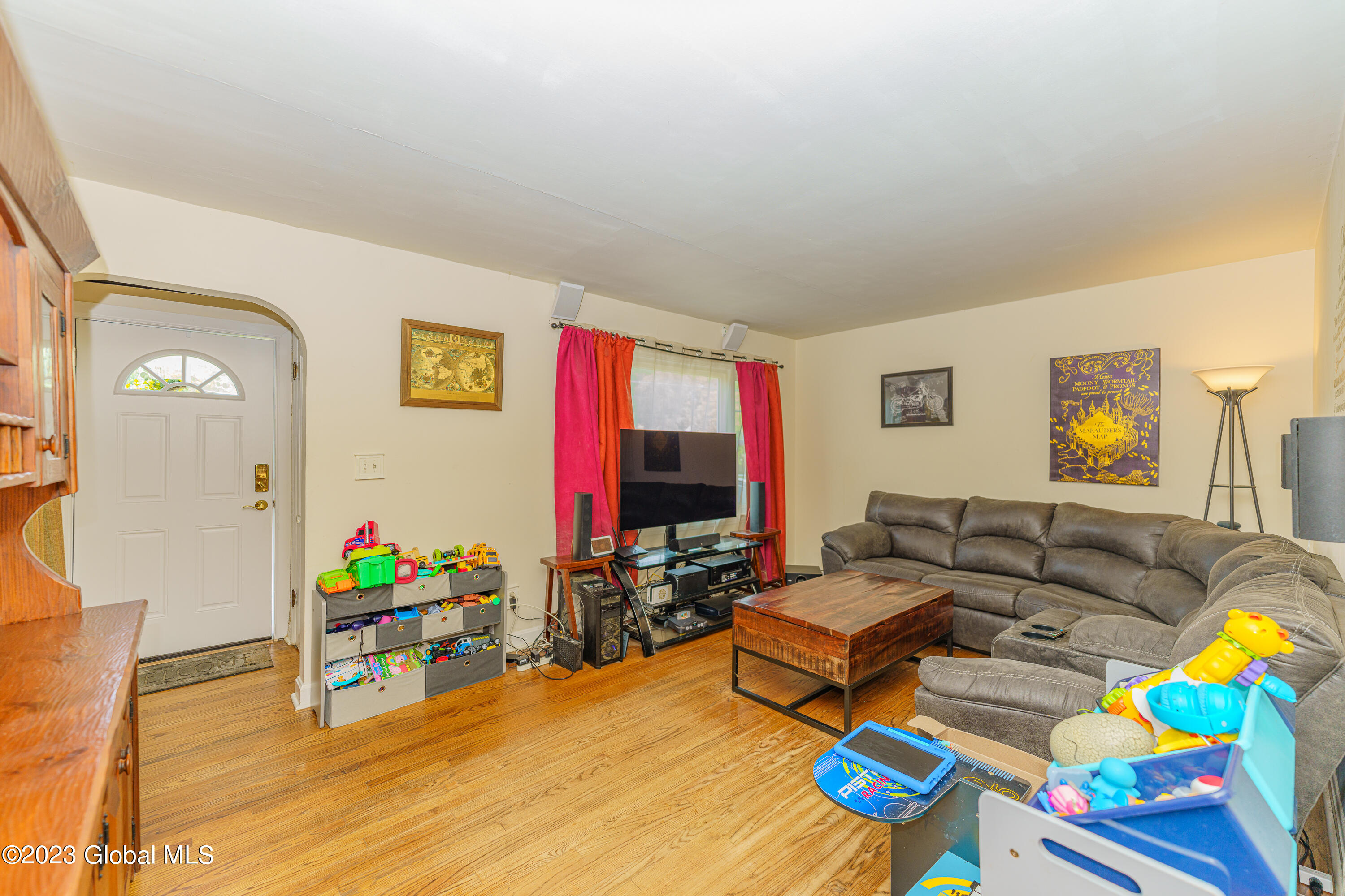 1026 Riggi Avenue Schenectady, NY 12303 - Photo 3 of 36 1Living 1