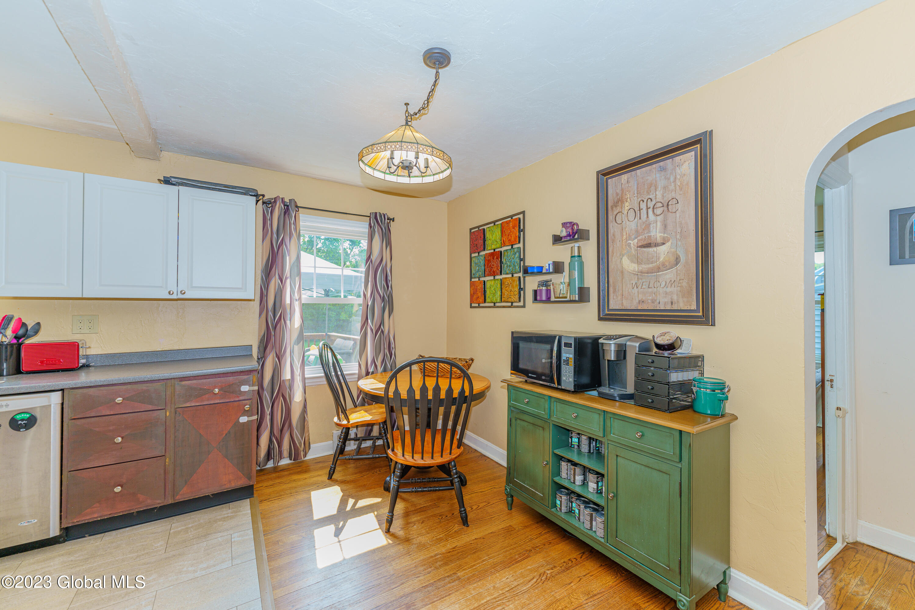 1026 Riggi Avenue Schenectady, NY 12303 - Photo 6 of 36 2KitchenDining 1