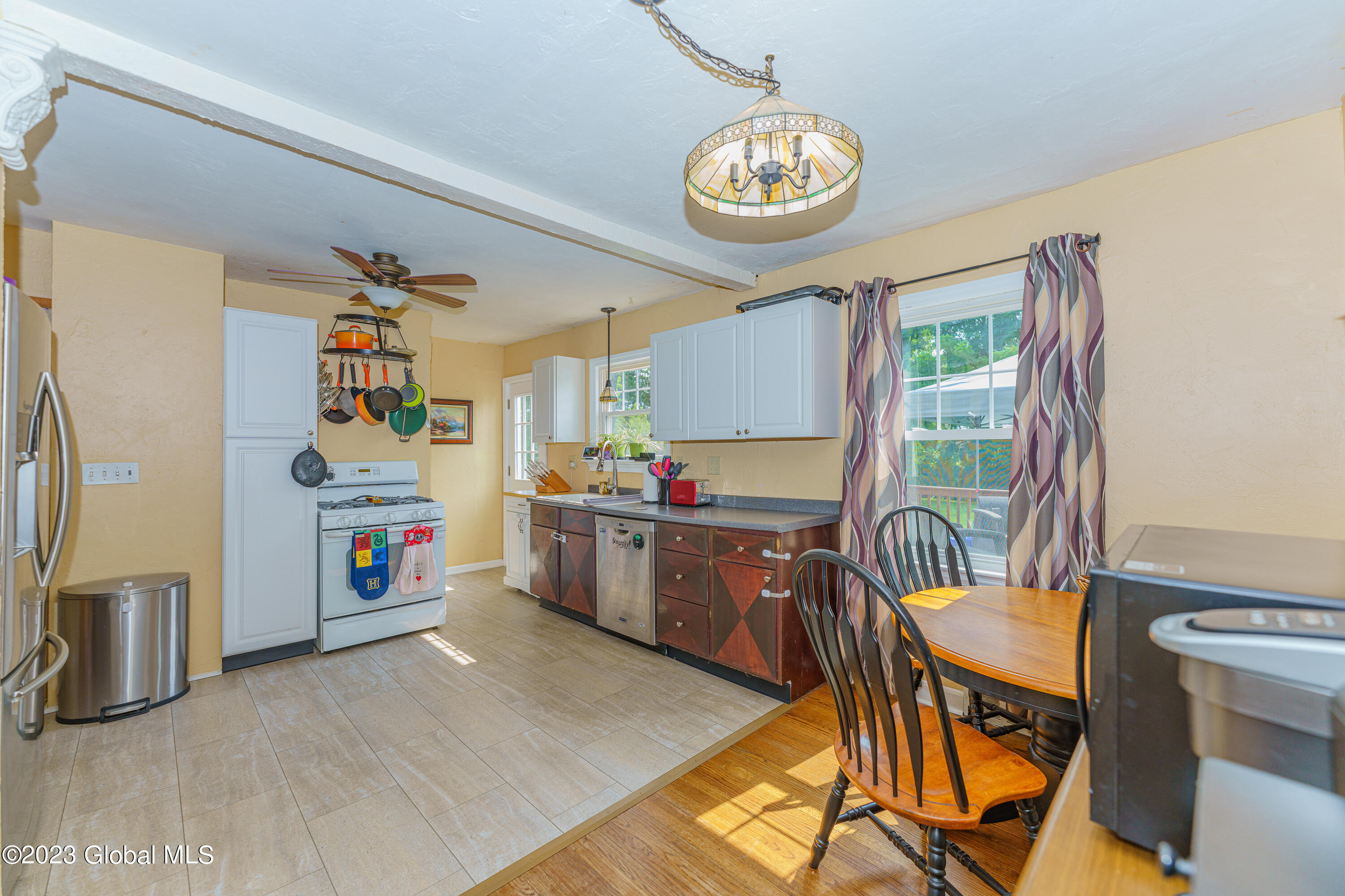 1026 Riggi Avenue Schenectady, NY 12303 - Photo 7 of 36 2KitchenDining 2