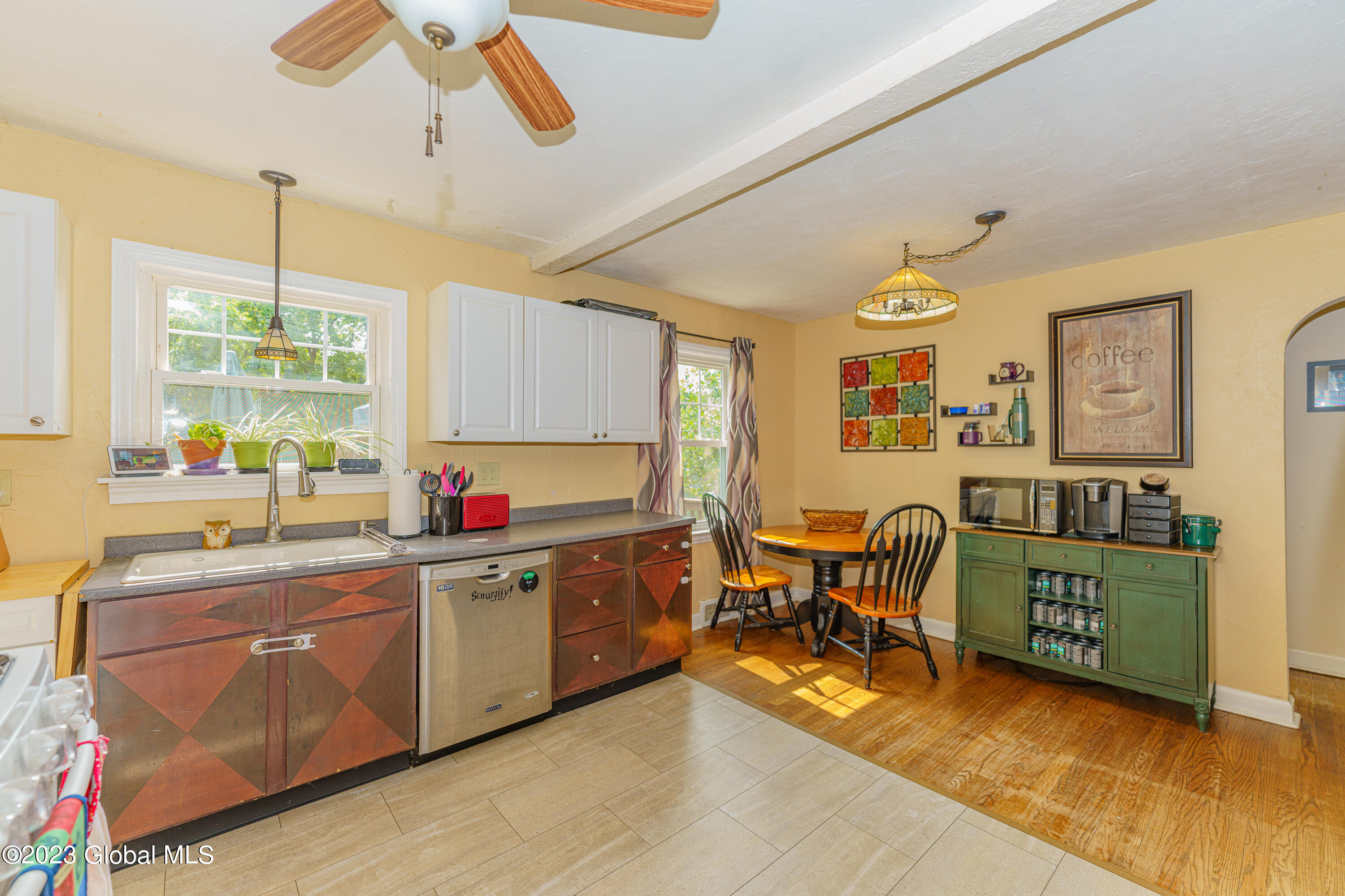 1026 Riggi Avenue Schenectady, NY 12303 - Photo 10 of 36 2KitchenDining 5