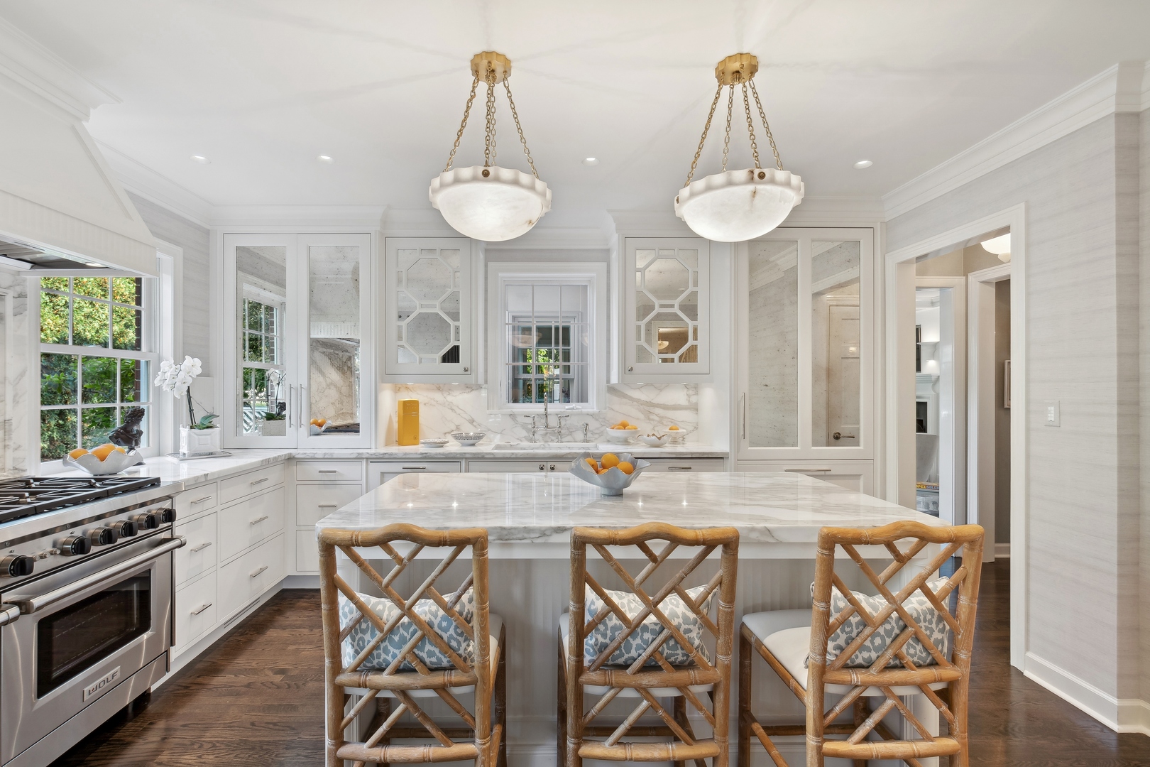 85 Sunset Place Lake Forest, IL 60045 - Photo 14 of 64 a large kitchen with a table and chairs