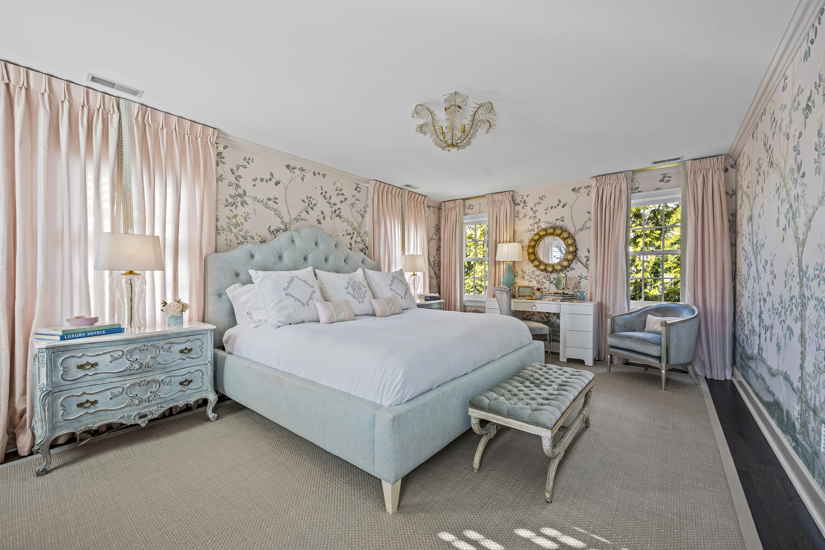 85 Sunset Place Lake Forest, IL 60045 - Photo 33 of 64 a spacious bedroom with a bed and a window