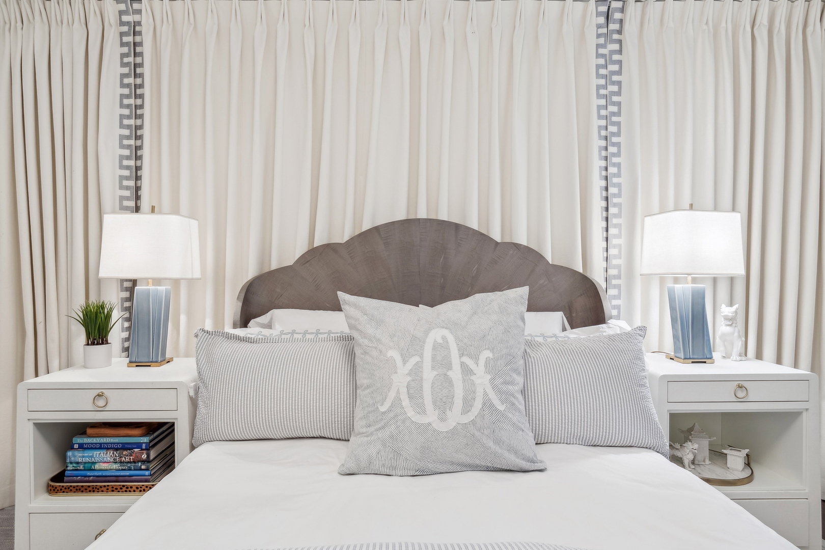 85 Sunset Place Lake Forest, IL 60045 - Photo 40 of 64 a living room with furniture and a fireplace