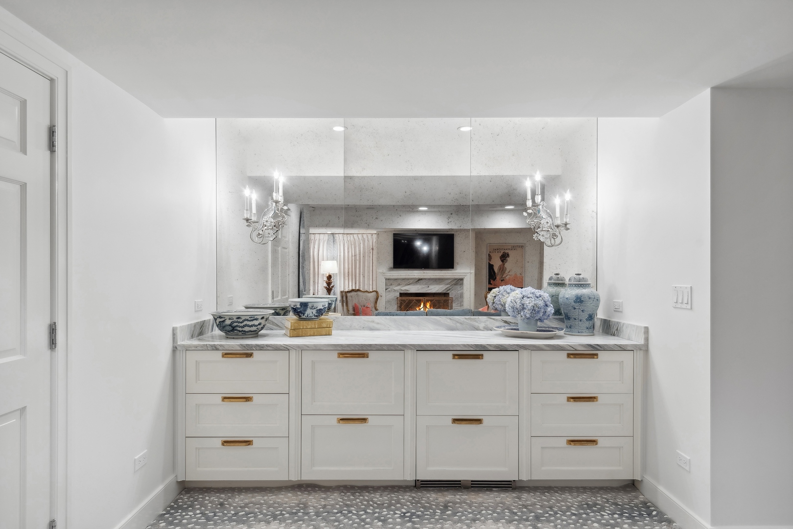 85 Sunset Place Lake Forest, IL 60045 - Photo 53 of 64 a bathroom with a sink a mirror and a vanity