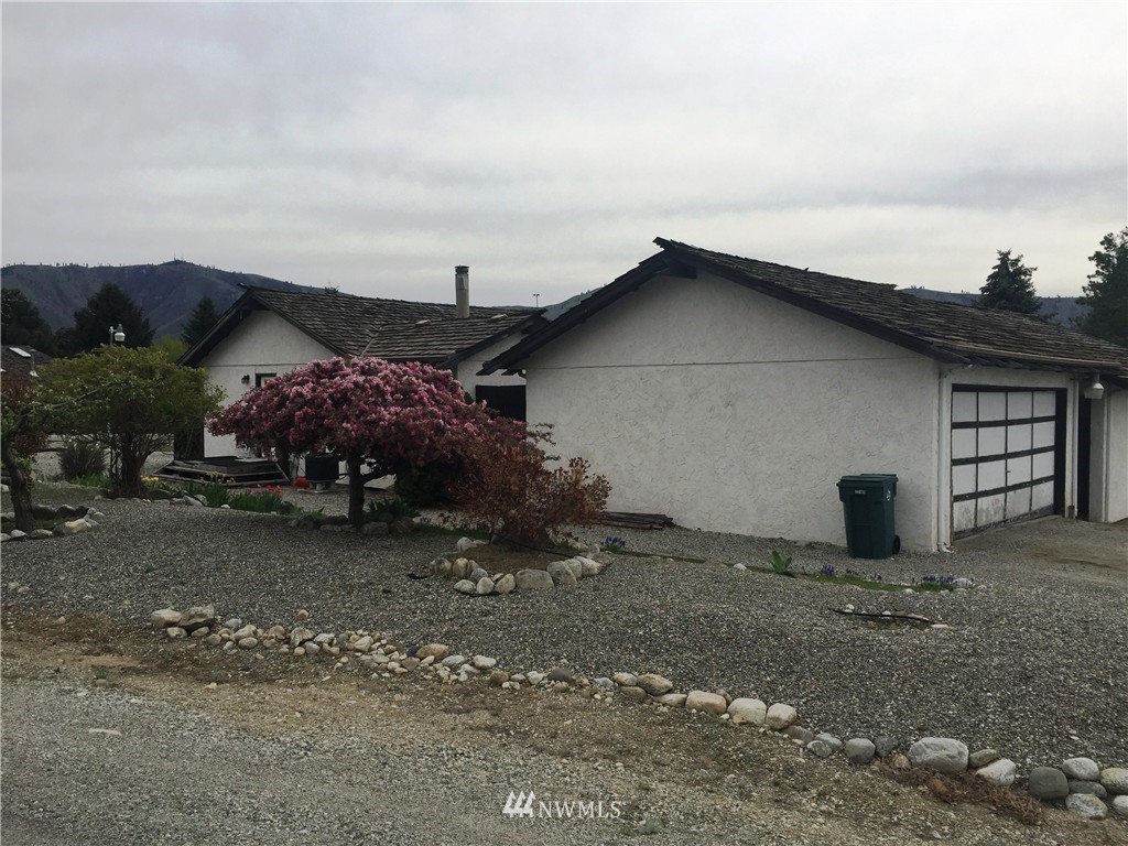 100 Lookout Way Chelan, WA 98816 - Photo 3 of 22