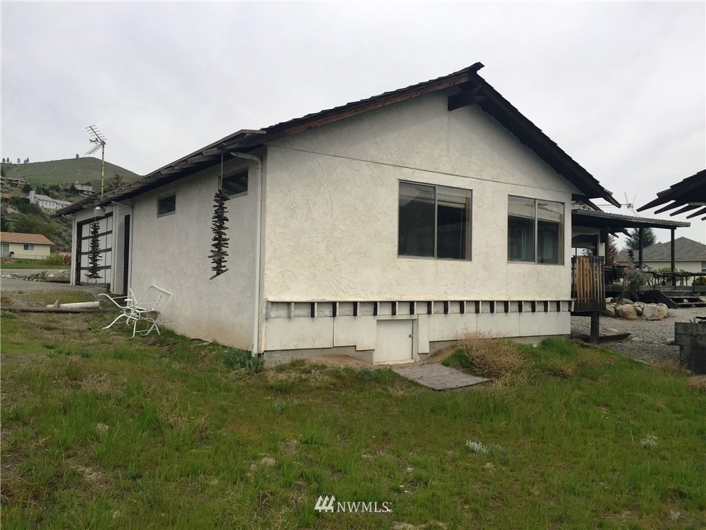 100 Lookout Way Chelan, WA 98816 - Photo 4 of 22