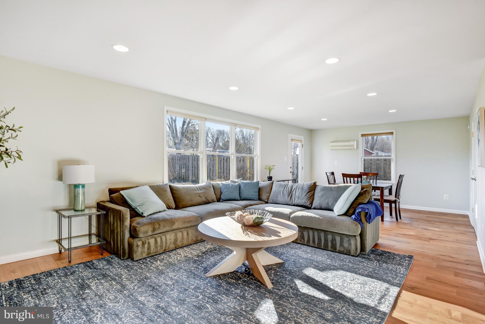 13631 Ellendale Drive Chantilly, VA 20151 - Photo 22 of 54 Space for eating and walkout to backyard