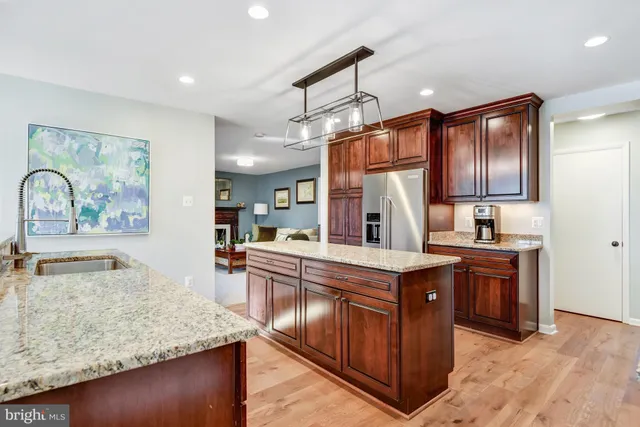 $775,000 | 13631 Ellendale Drive, Chantilly, VA 20151