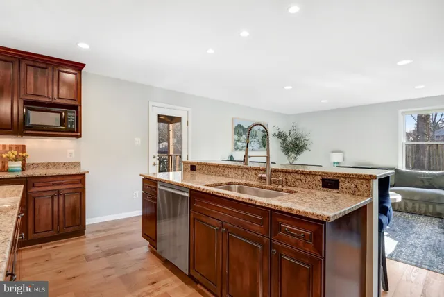 $775,000 | 13631 Ellendale Drive, Chantilly, VA 20151