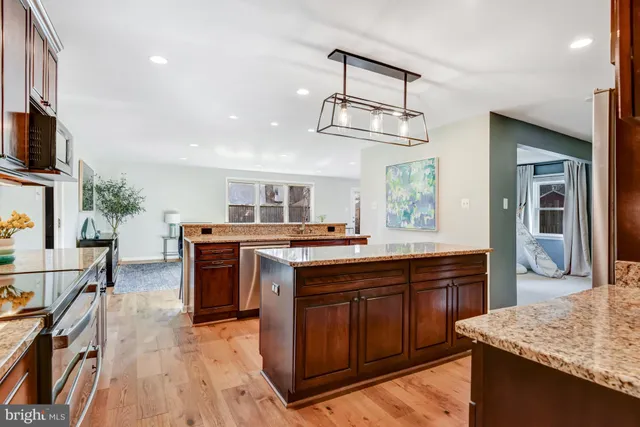 $775,000 | 13631 Ellendale Drive, Chantilly, VA 20151