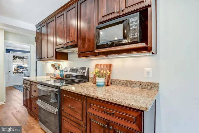 $775,000 | 13631 Ellendale Drive, Chantilly, VA 20151