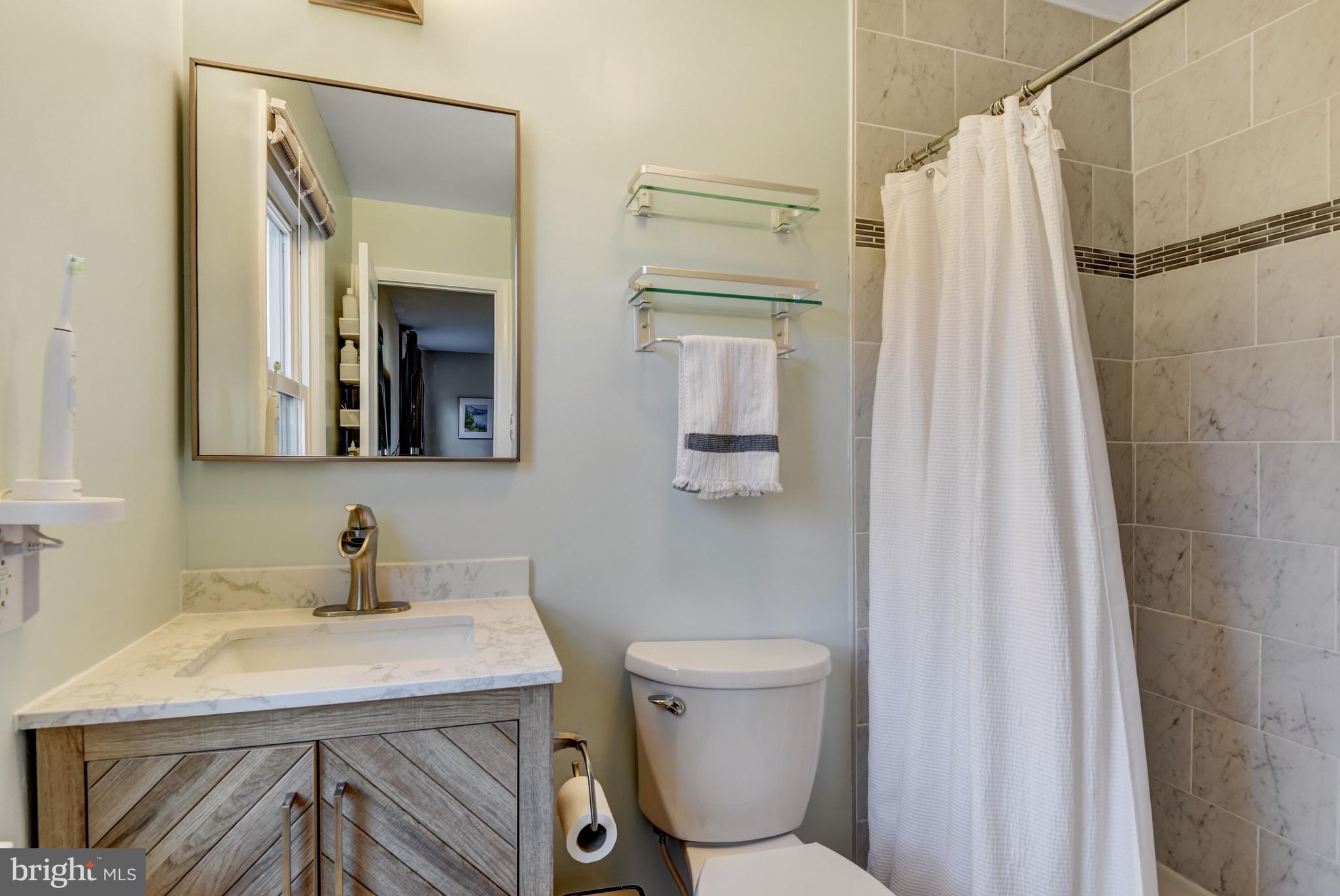 13631 Ellendale Drive Chantilly, VA 20151 - Photo 33 of 54 Primary En-suite