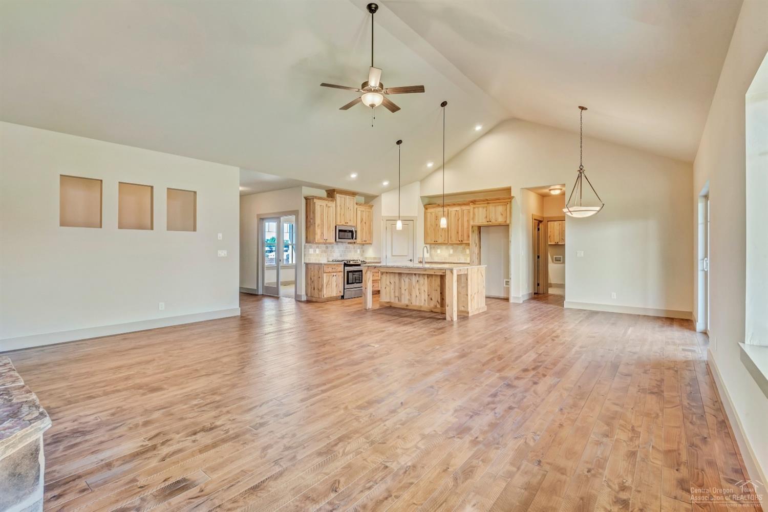 339 Northwest Saddle Ridge Loop Prineville, OR 97754 - Photo 7 of 25 Gallery Image 7