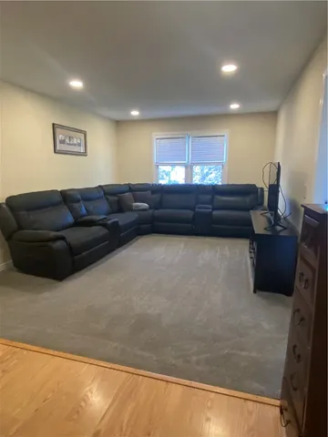 $2,300 | 5 Apple Valley Parkway, Smithfield, RI 02917