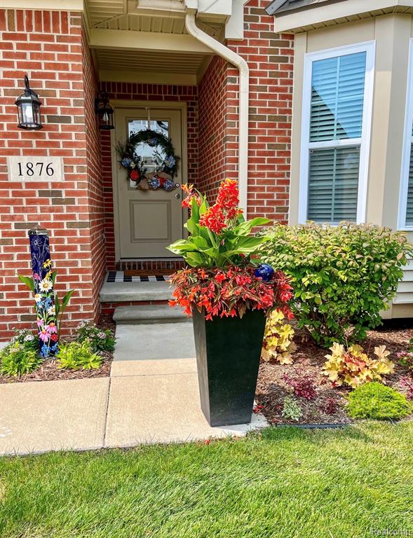 1876 Genoa Circle Howell, MI 48843 - Photo 2 of 36