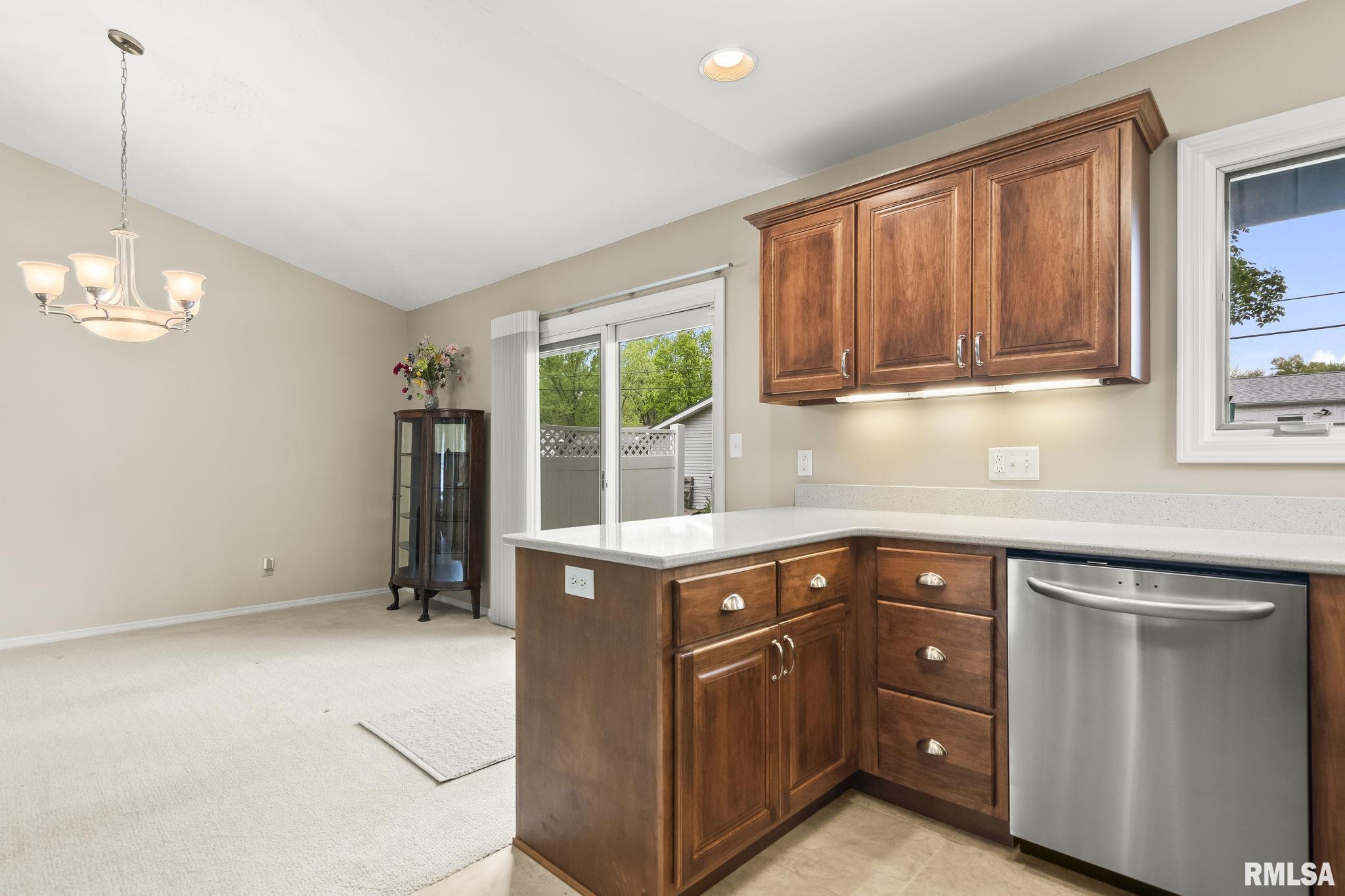 208 Glasgow Drive Springfield, IL 62702 - Photo 11 of 30