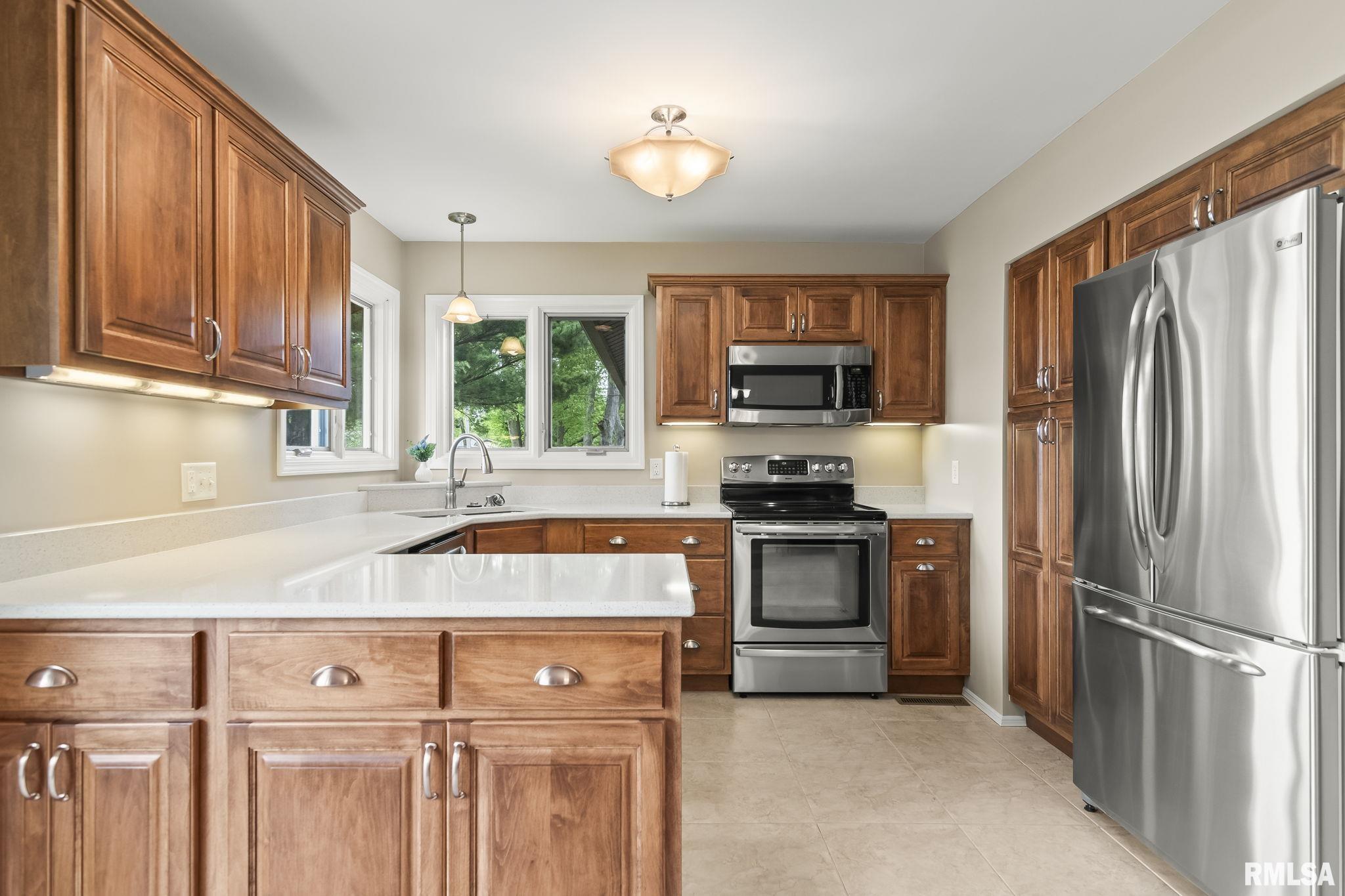 208 Glasgow Drive Springfield, IL 62702 - Photo 13 of 30