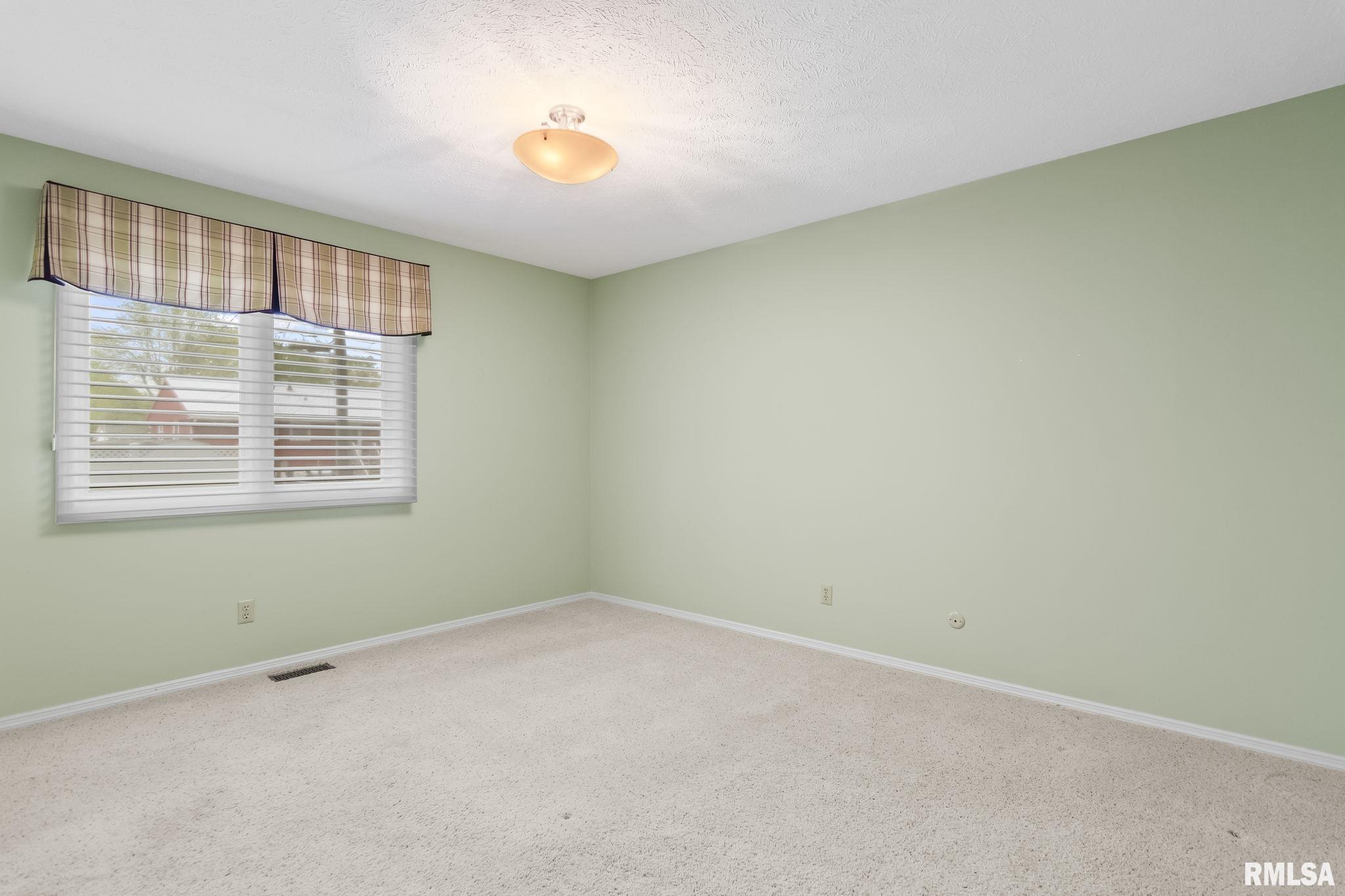 208 Glasgow Drive Springfield, IL 62702 - Photo 15 of 30