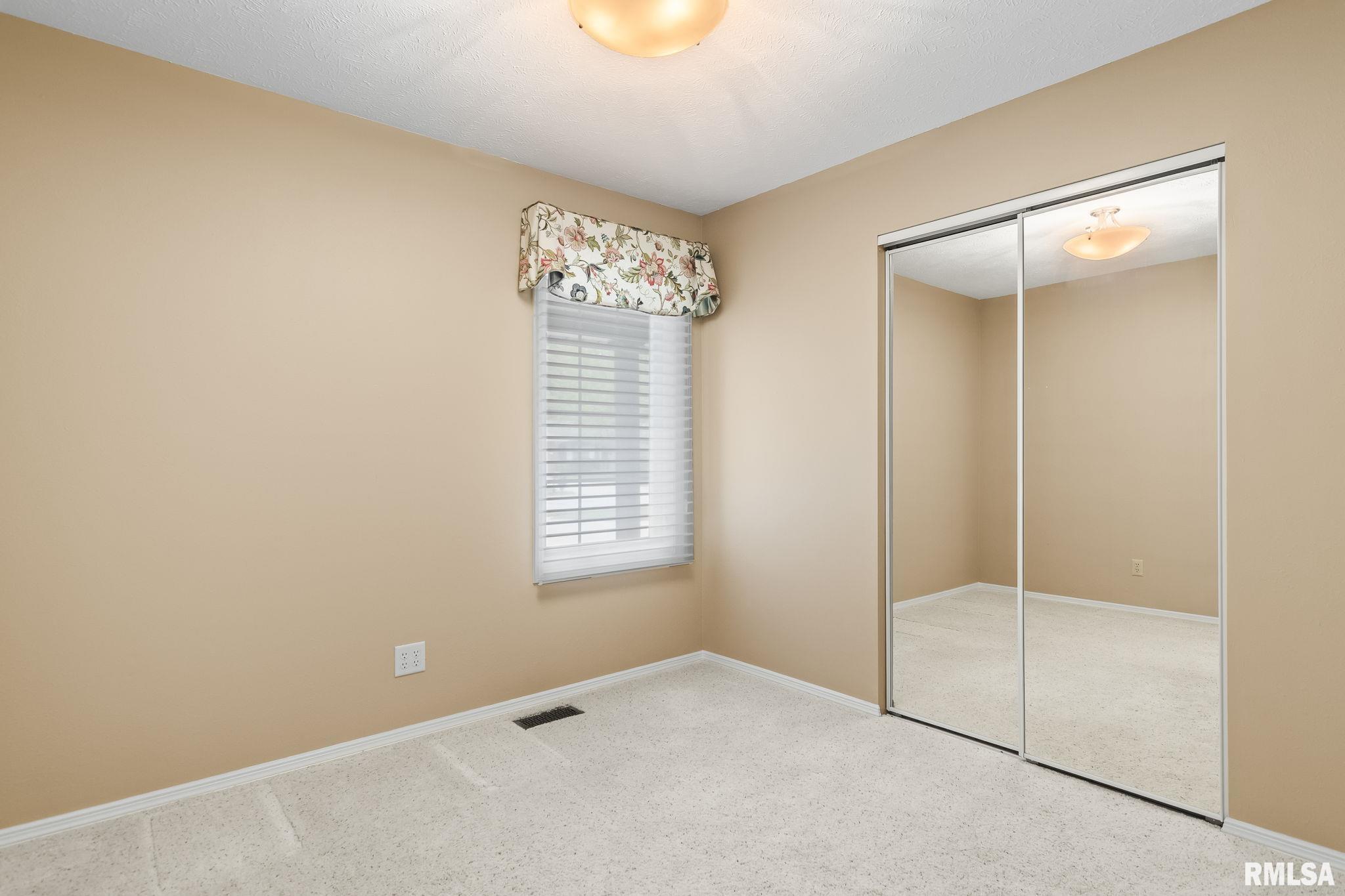 208 Glasgow Drive Springfield, IL 62702 - Photo 23 of 30