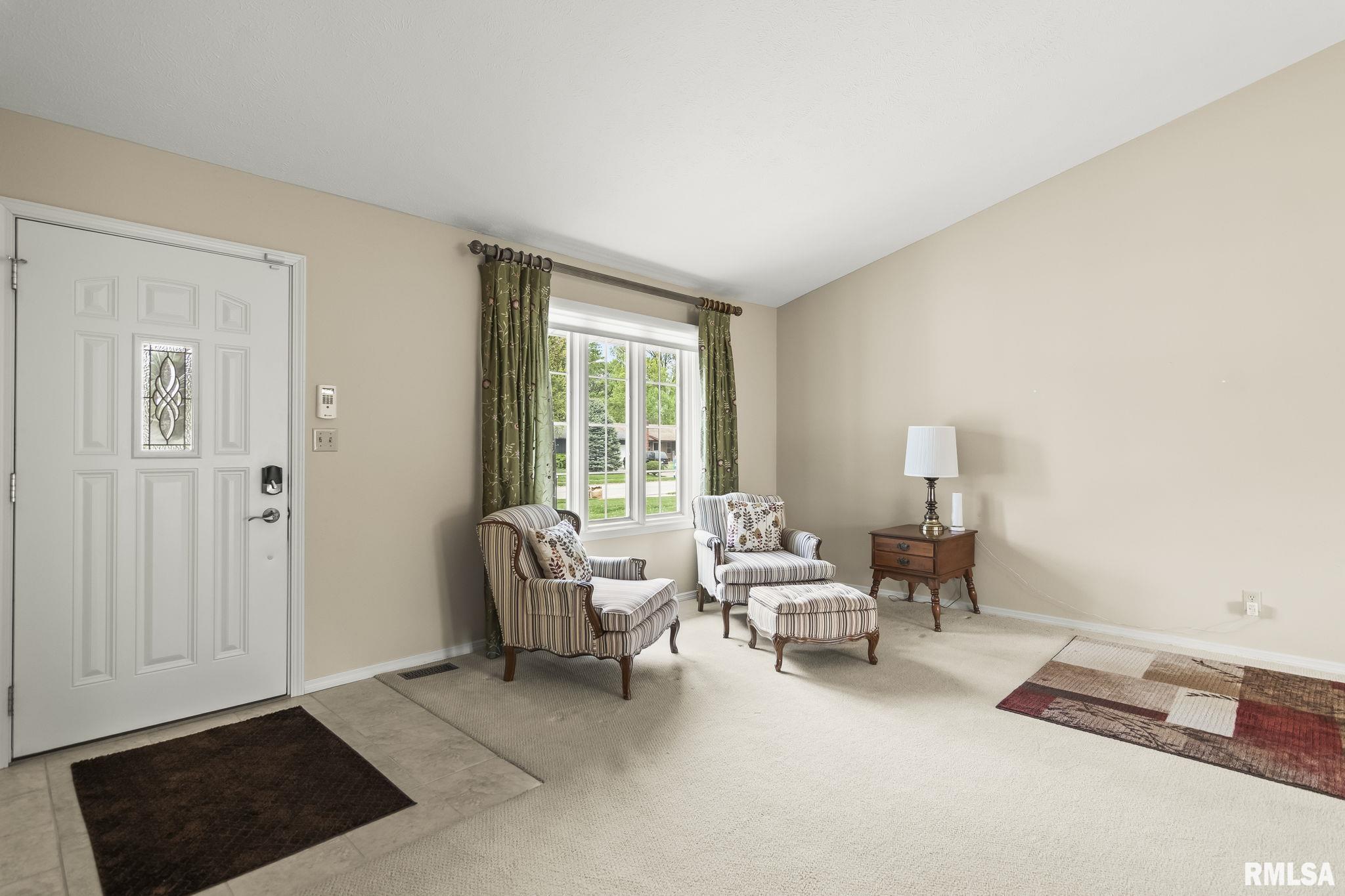 208 Glasgow Drive Springfield, IL 62702 - Photo 4 of 30