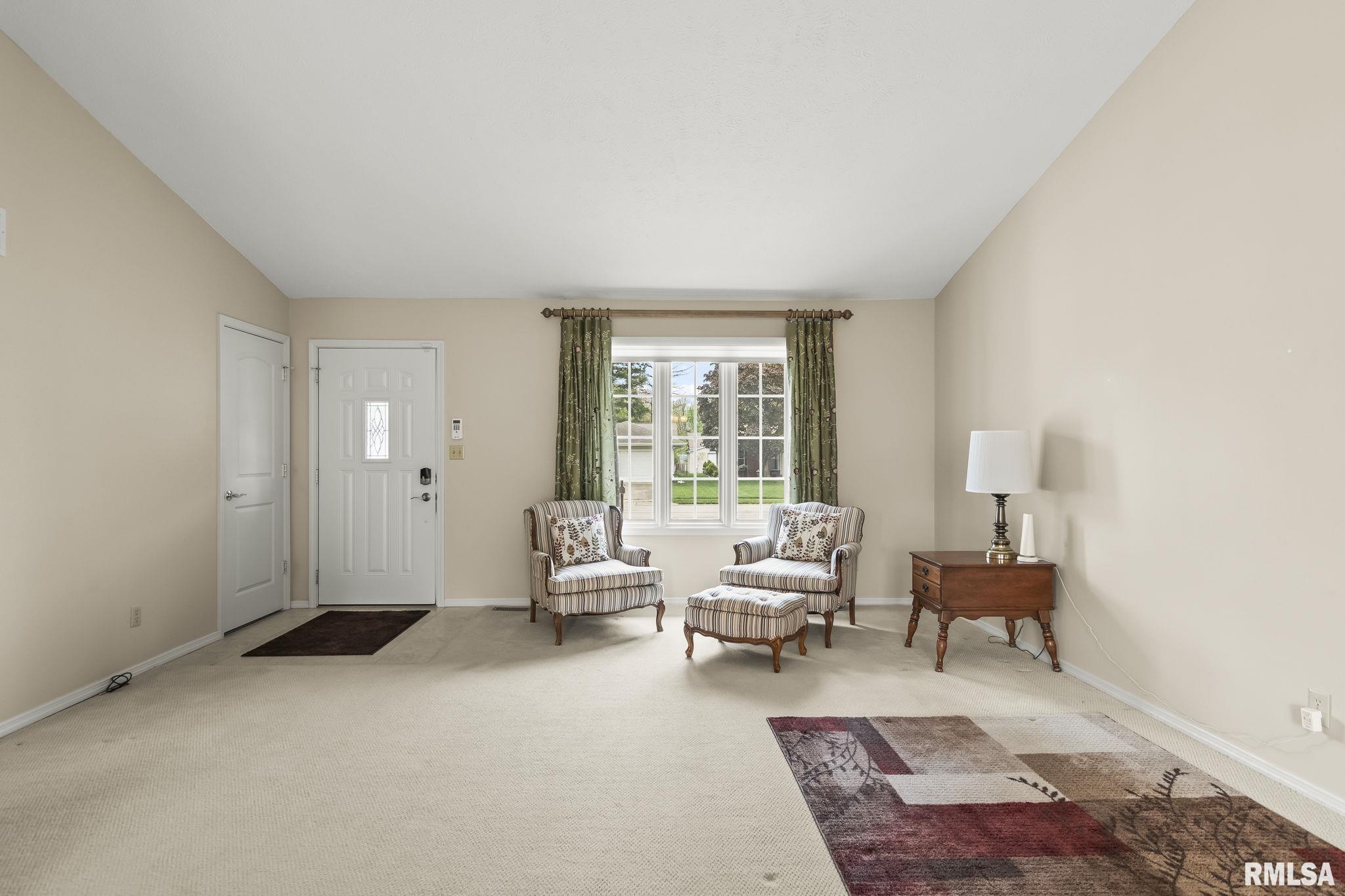 208 Glasgow Drive Springfield, IL 62702 - Photo 5 of 30