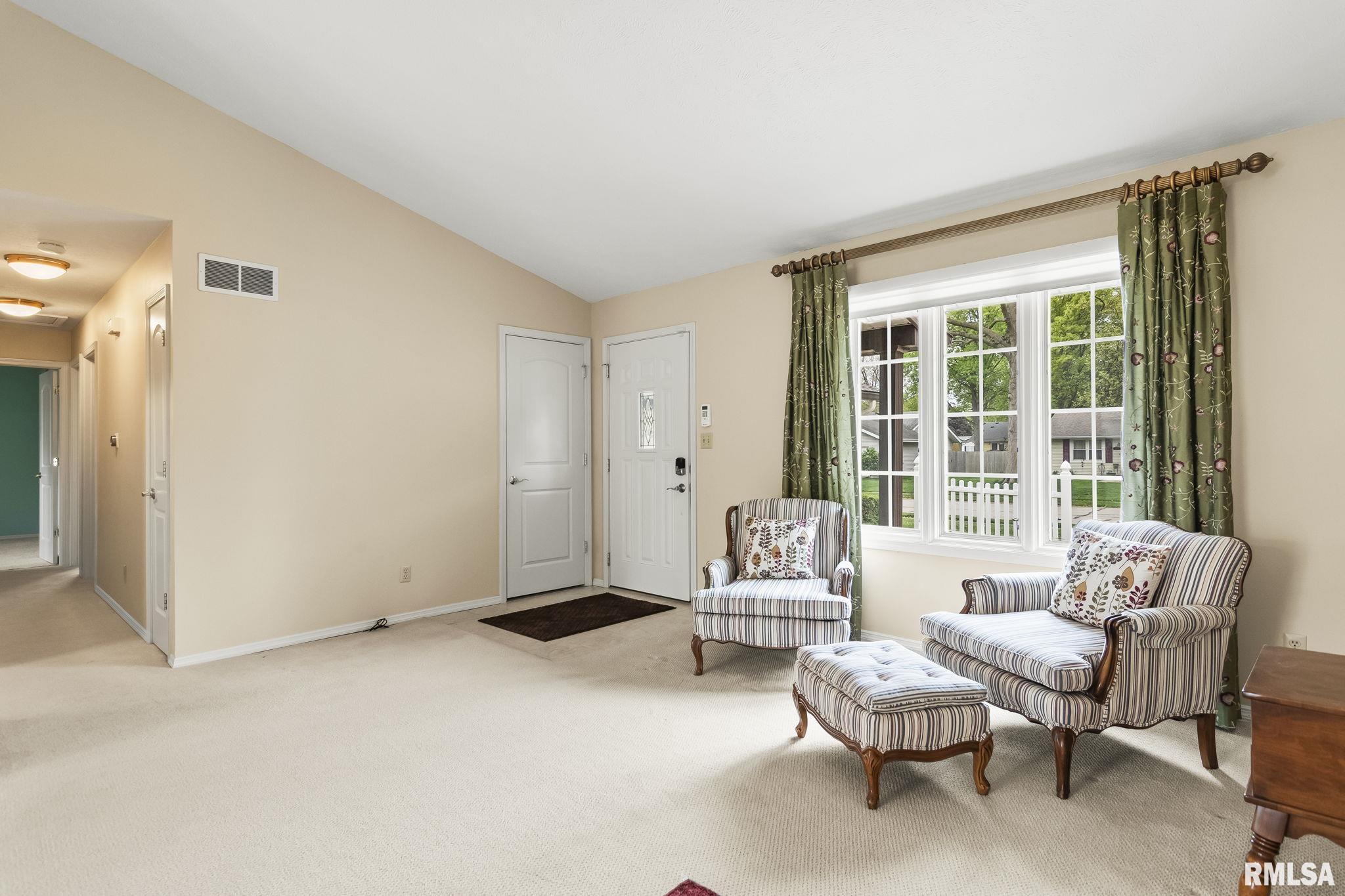 208 Glasgow Drive Springfield, IL 62702 - Photo 6 of 30