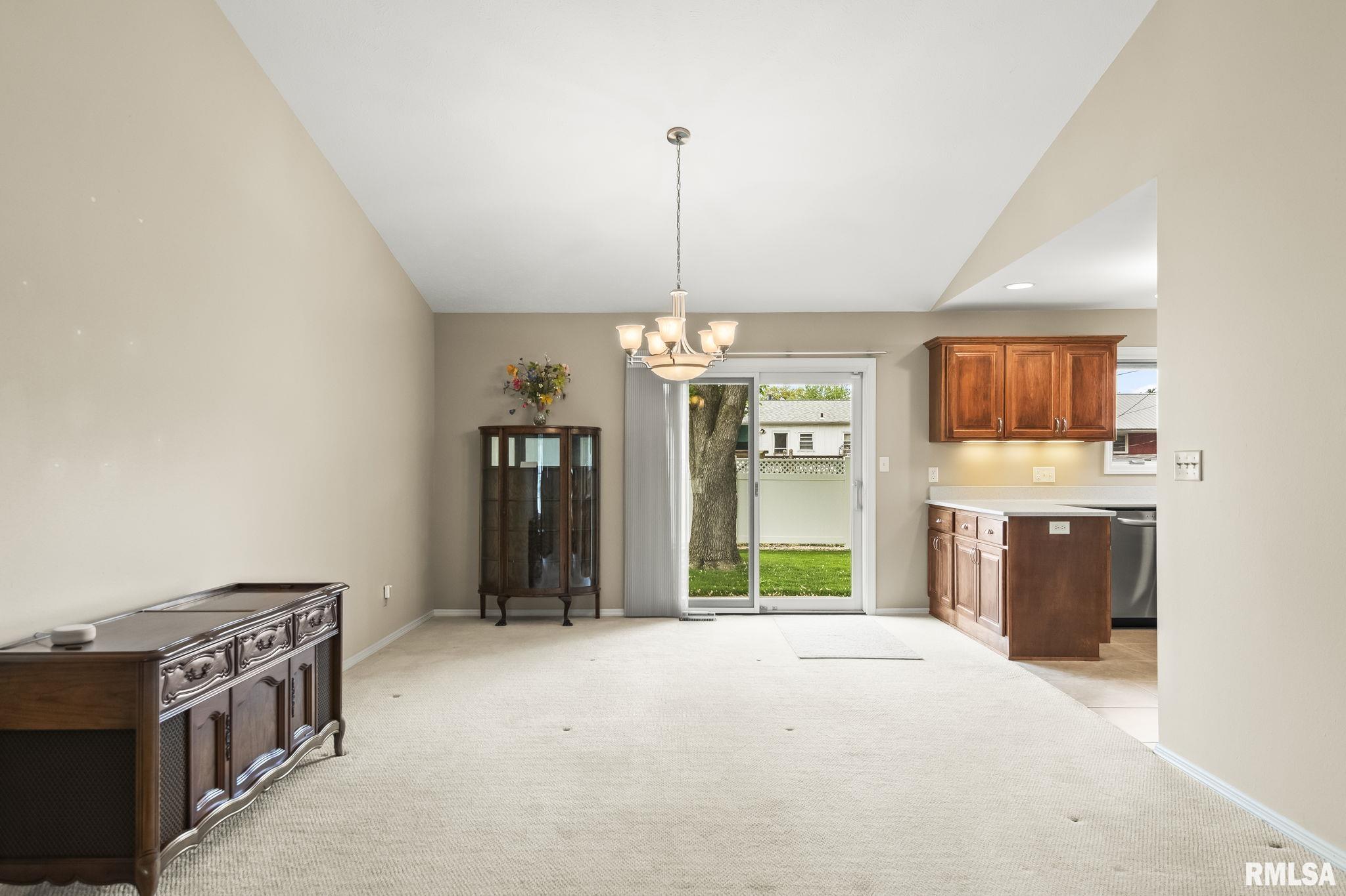 208 Glasgow Drive Springfield, IL 62702 - Photo 7 of 30