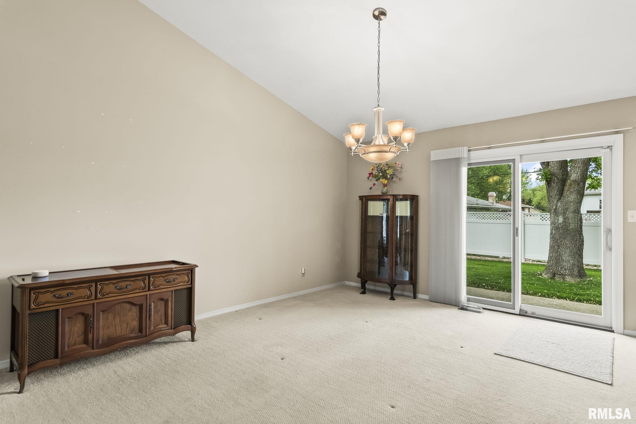 208 Glasgow Drive Springfield, IL 62702 - Photo 8 of 30