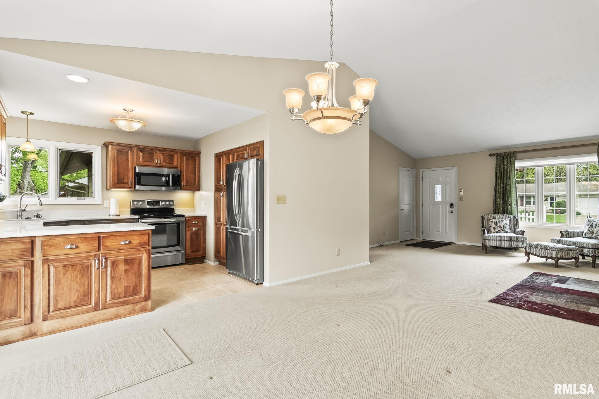 208 Glasgow Drive Springfield, IL 62702 - Photo 10 of 30