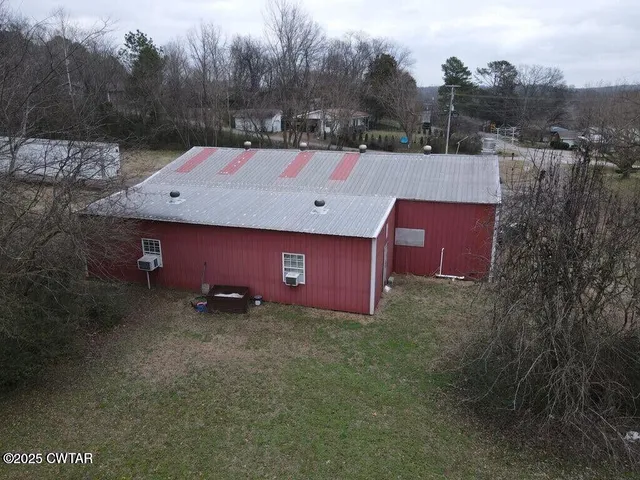 a view of a barn in the middle of a yard