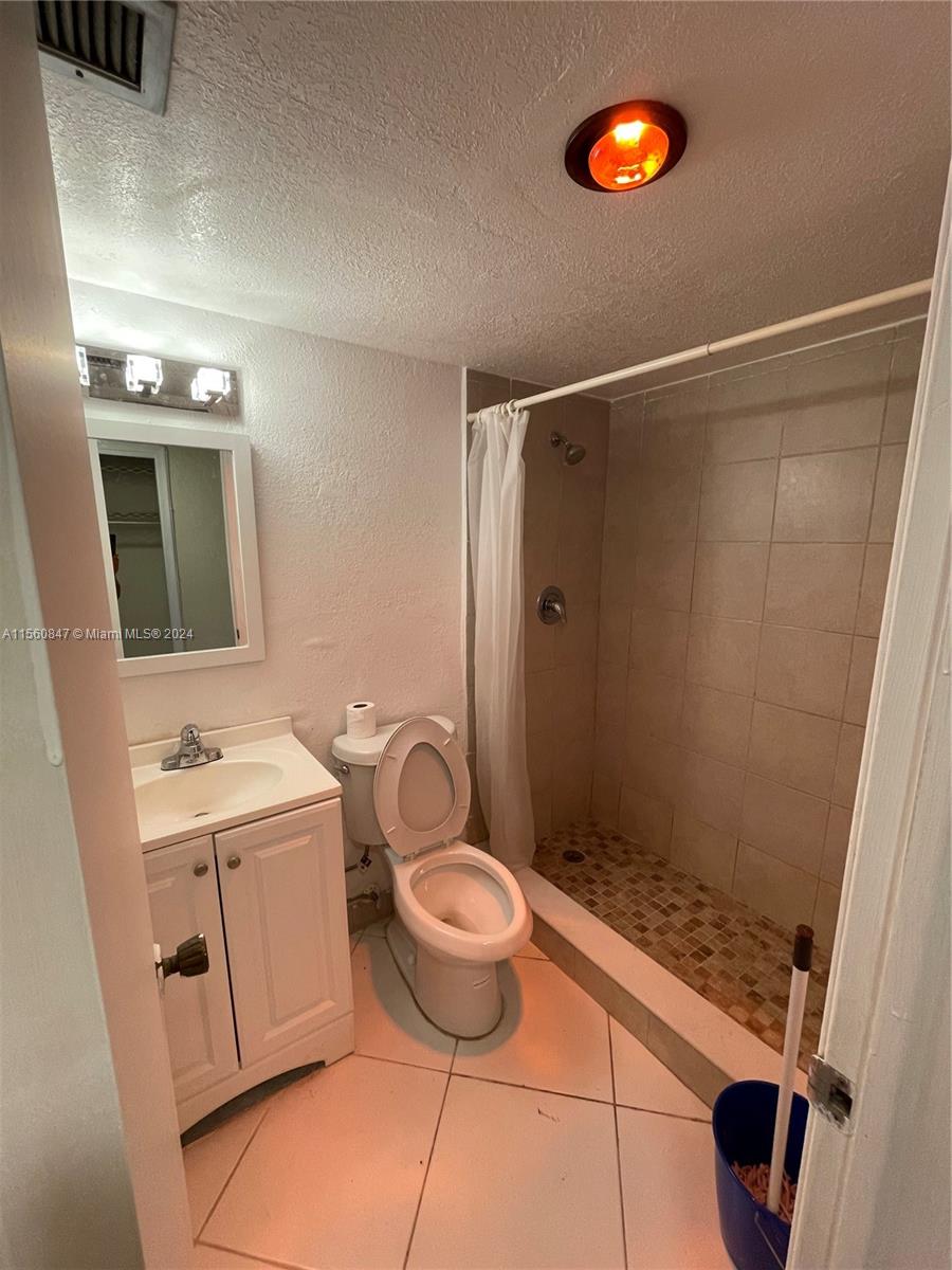 Inverrary Lauderhill, FL 33319 - Photo 8 of 18 a bathroom with a toilet sink and shower