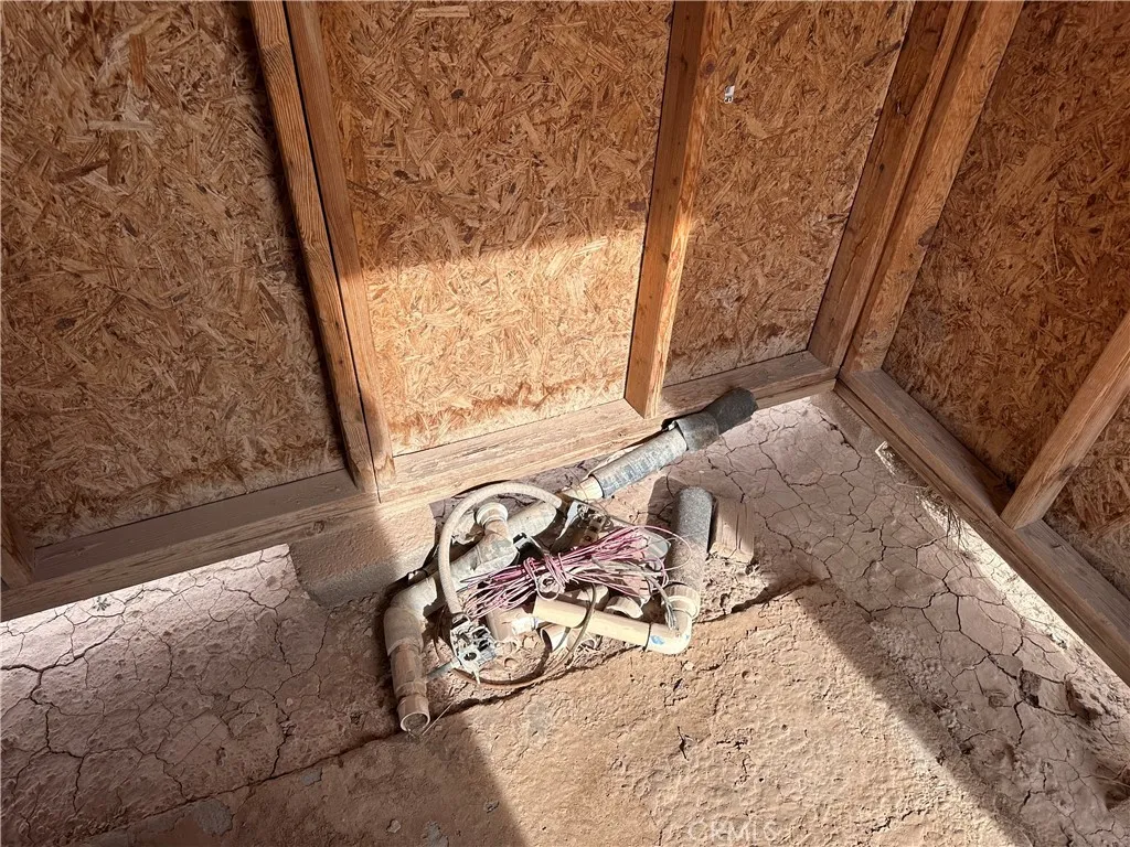 91625 Brookmore Nipton, CA 92364 - Photo 7 of 10 a view of a backyard