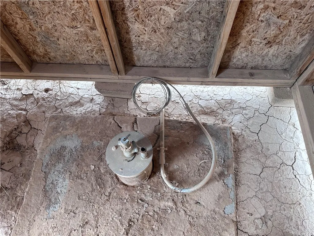 91625 Brookmore Nipton, CA 92364 - Photo 8 of 10 a view of a wooden floor in a kitchen