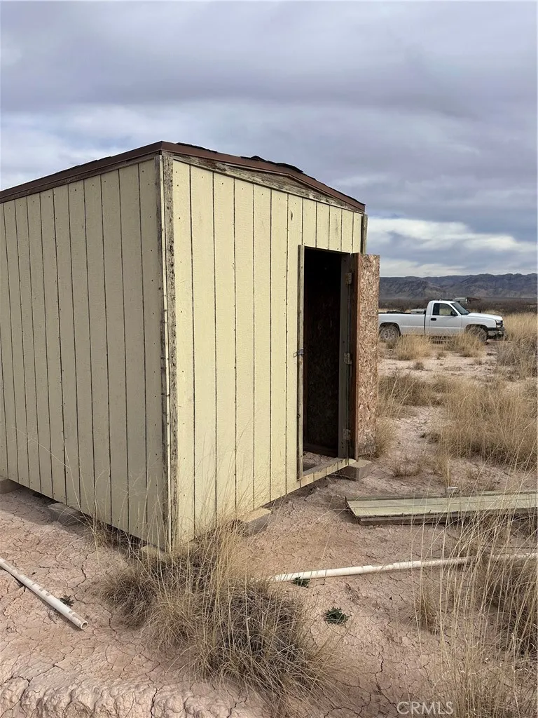 91625 Brookmore Nipton, CA 92364 - Photo 10 of 10 a view of entryway with wooden floor