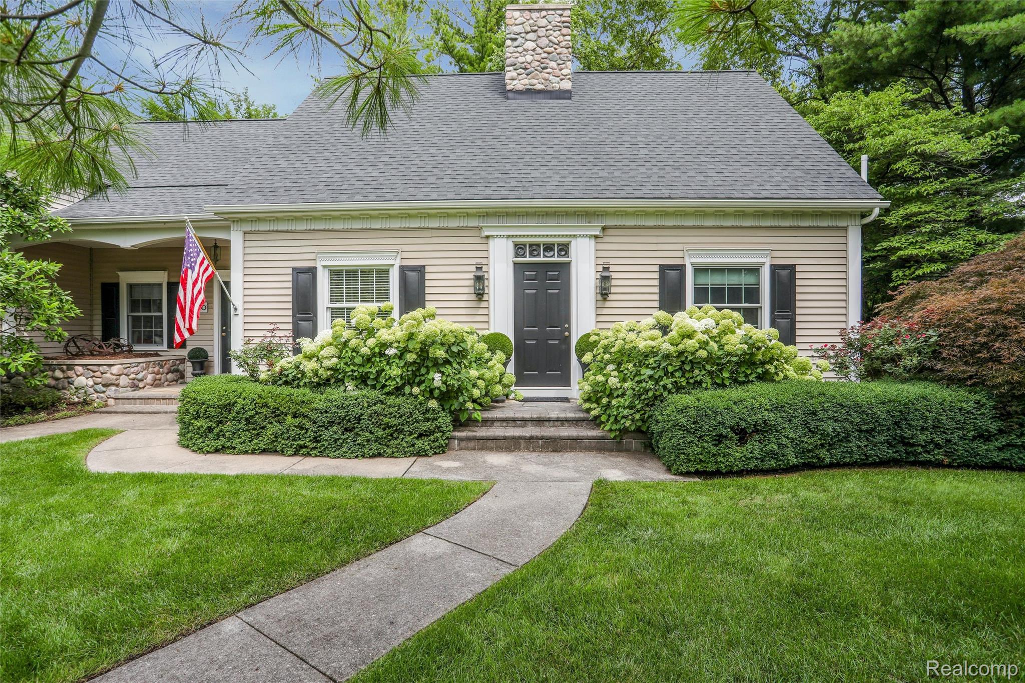 4200 Surrey Cross Road Bloomfield Hills, MI 48301 - Photo 2 of 42 Welcome home!