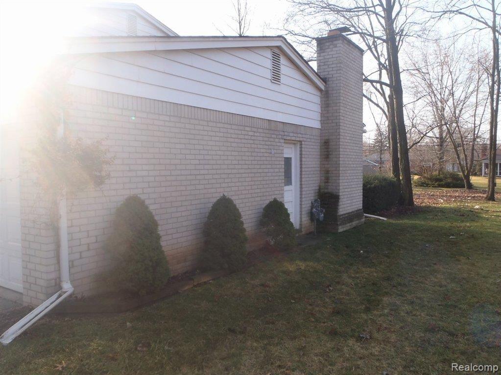 8431 Church Road Grosse Ile, MI 48138 - Photo 2 of 15 P3130101.JPG