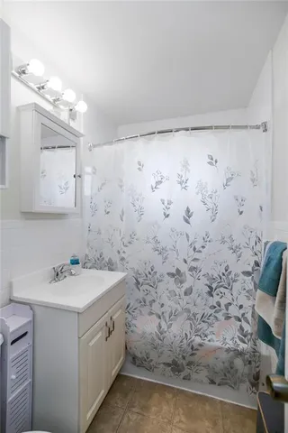 $211,000 | 1104 Northeast Shady Ln Drive, Kansas City, MO 64118